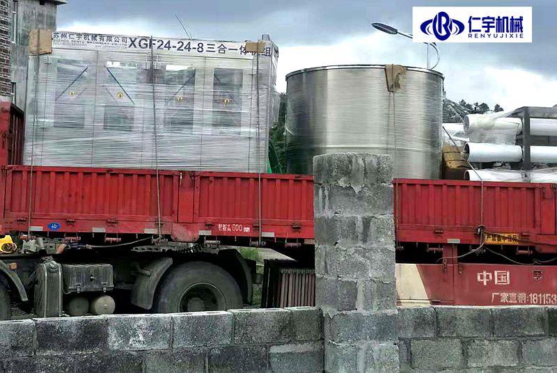 全自动三合一灌装设备 全自动三合一灌装设备